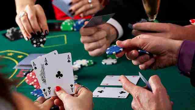 Как онлайн-казино Pokerdom может помочь игрокам научиться контролировать свои эмоции